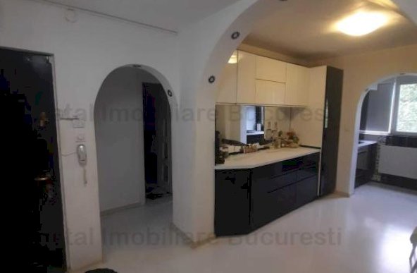 Apartament 3 camere, cu Centrala proprie. Aparatorii Patriei.