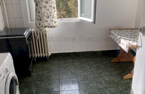 Apartament 3 camere decomandat 1 Decembrie, aproape metrou