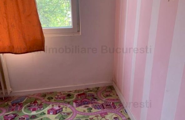 Apartament 3 camere decomandat 1 Decembrie, aproape metrou