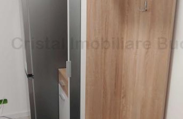 Apartament 3 camere si 2 bai la 900 EUR, Zona TItan