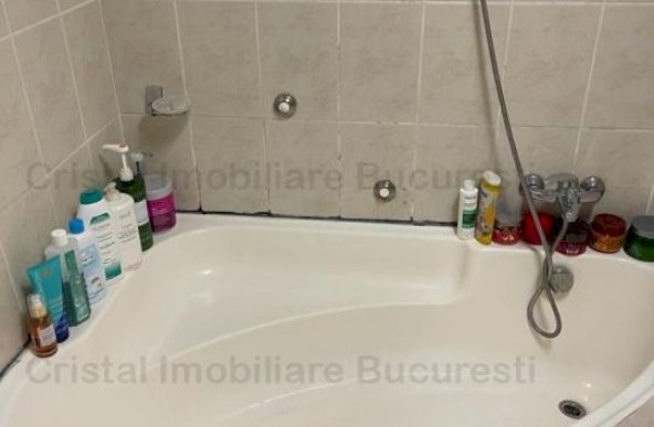 Apartament 3 camere, Covasna, intre Brancoveanu si Obregia. 