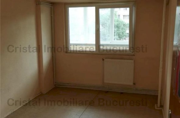 Apartament 3 camere de vanzare Apusului 