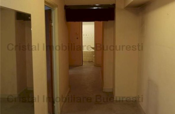 Apartament 3 camere de vanzare Apusului 