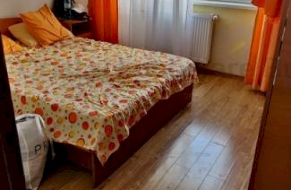 Apartament 3 camere de vanzare  Lujerului