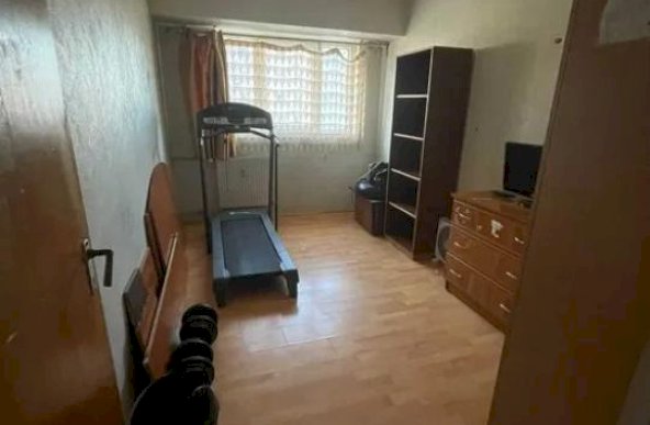 Apartament decomandat cu 4 camere situat pe soseaua Colentina