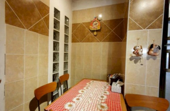 Apartament 3 camere, Centrala, etaj 1/4 , metrou 1 Decembrie