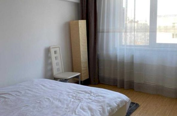 Apartament 3 camere, decomandat, centrala proprie, metrou