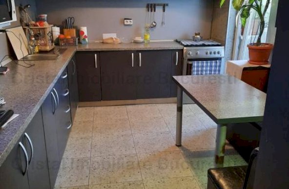 Apartament 4 camere , decomandat, geam la baie - 2 bai, metrou Dristor