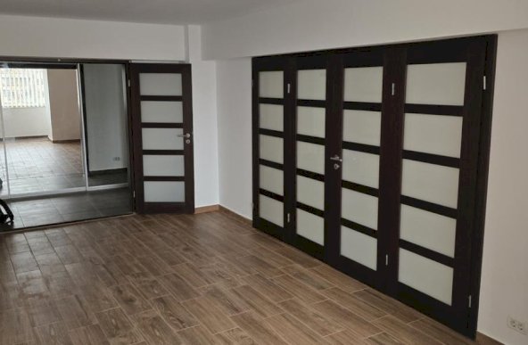 Inchiriez apartament 4 camere, zona Decebal, aproape de metrou, proaspat renovat