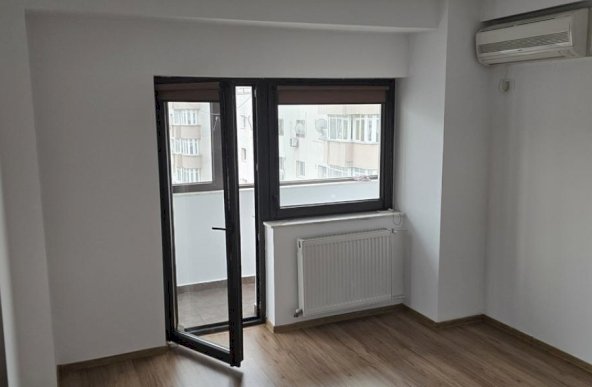 Inchiriez apartament 4 camere, zona Decebal, aproape de metrou, proaspat renovat