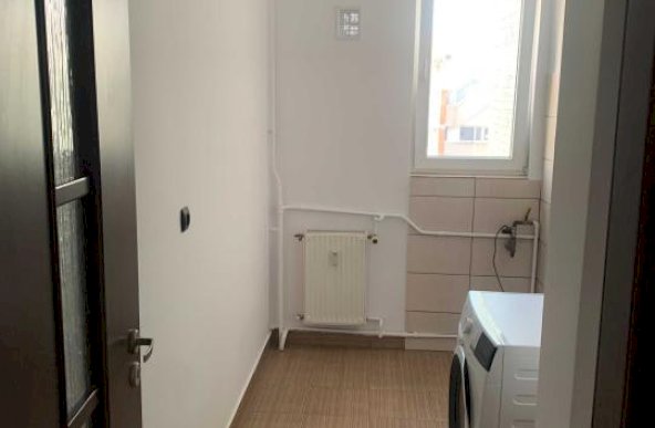 Apartament 3 camere de  vanzare Drumul Taberei,