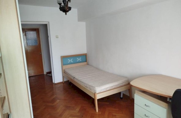 Inchiriez apartament 3 camere, zona Unirii, decomandat