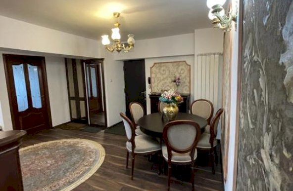 Apartament 3 camere Piata Alba Iulia, 