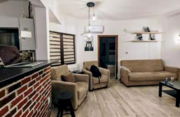 Inchiriez apartament 2 camere, zona Calarasi-Piata Muncii, decom., cu centrala proprie, petfriendly