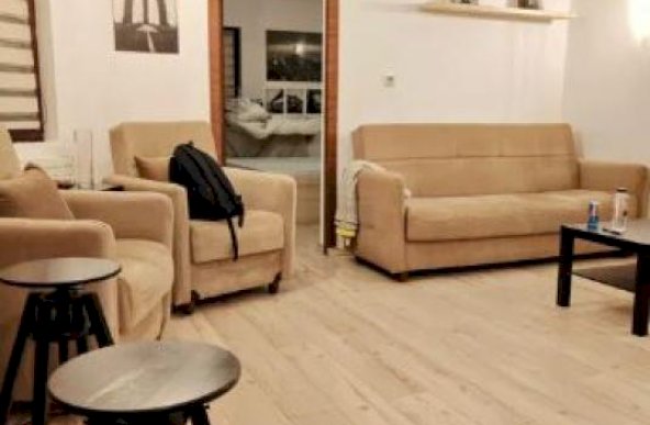 Inchiriez apartament 2 camere, zona Calarasi-Piata Muncii, decom., cu centrala proprie, petfriendly