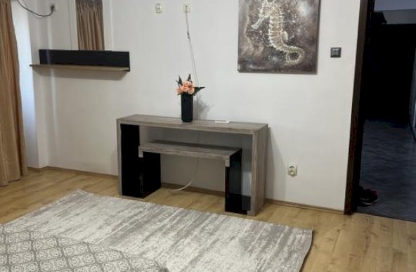 Inchiriez apartament 2 camere, zona Decebal, decomandat, dotat cu boiler