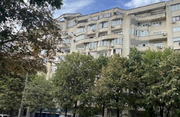 Inchiriez apartament 2 camere, zona Decebal, decomandat, dotat cu boiler