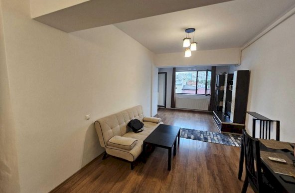 Inchiriez apartament 2 camere, zona Decebal, decomandat cu centrala proprie