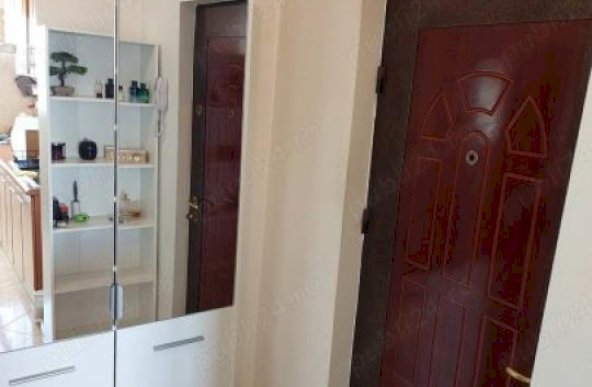 Apartament 3 camere, decomandat, renovat, centrala proprie, 2 minute metrou