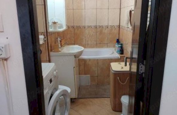 Apartament 3 camere, decomandat, renovat, centrala proprie, 2 minute metrou