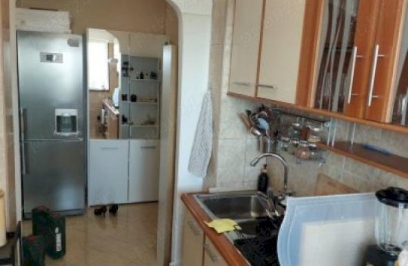 Apartament 3 camere, decomandat, renovat, centrala proprie, 2 minute metrou