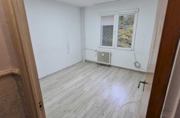 Apartament 3 camere Titan-  Piata Minis, bloc 1978