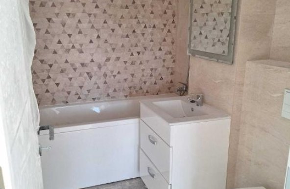 Apartament spatios 3 camere, 2 bai, 2 balcoane, zona Pallady