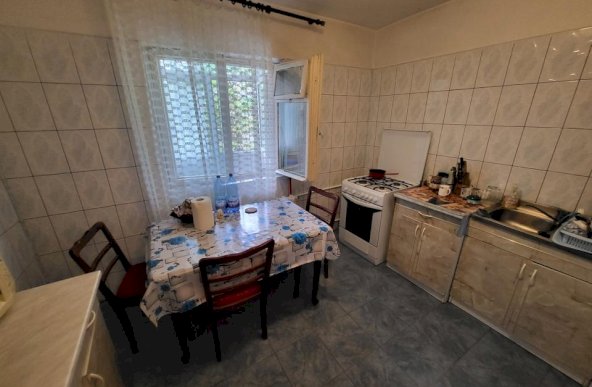 Apartament  3 camere ,Zona Rahova