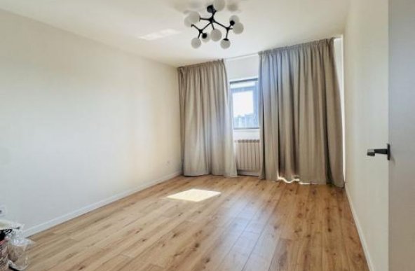 Inchiriez apartament 3 camere, zona Unirii, decomandat, dotat cu boiler si loc de parcare inclus