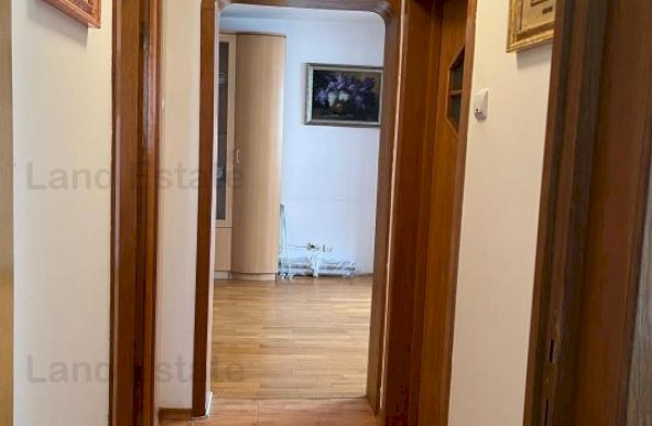 Apartament cu 3 camere Bulevardul Tineretului ( Vedere Spate )