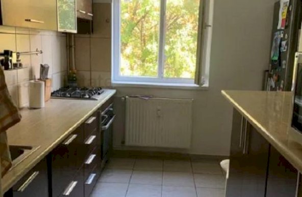 Apartament cu 4 camere Brancoveanu - Izvorul Trotusului