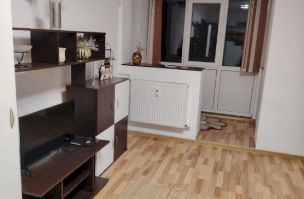 2 camere Strada Brasov ( aproape de tramvai 41 ) 