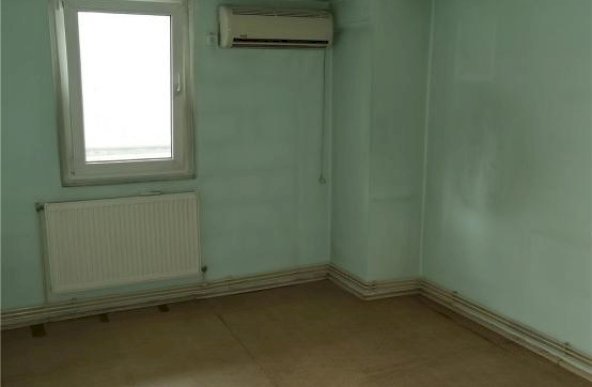 Apartament cu 3 camere in zona Gorjului (Centrala -Bloc Reabilitat)