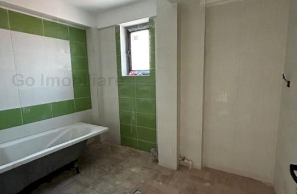 Apartament cu 4 camere si 2 balcoane in casa tip vila,  Podul de Fier