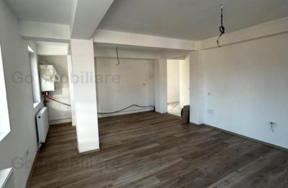 Apartament cu 4 camere si 2 balcoane in casa tip vila,  Podul de Fier