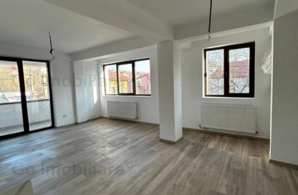 Apartament cu 4 camere si 2 balcoane in casa tip vila,  Podul de Fier