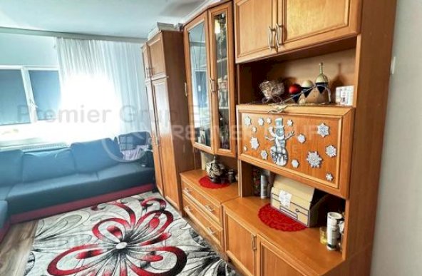 Apartament 3 camere, Nicolina, 72mp, CT, AC, ETAJ 2