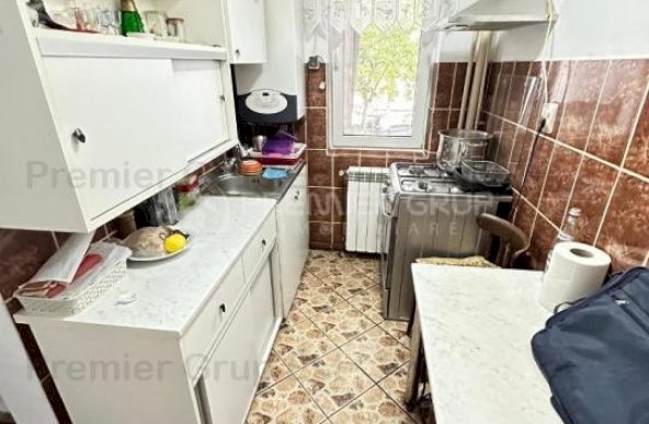 Etaj 1! Apartament 2 camere, Podu Ros 40mp, decomandat