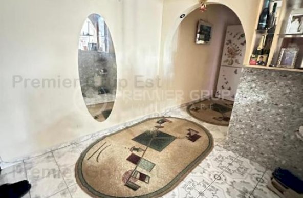 Apartament 3 camere, Nicolina, 72mp