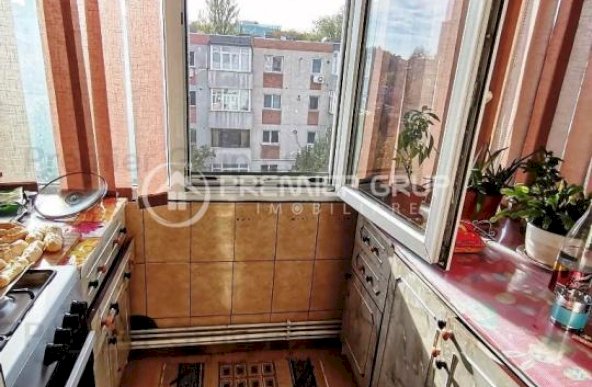 Apartament 3 camere decomandat | Podu de Fier, CT, AC