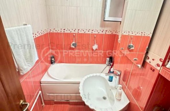 Apartament 3 camere, Podu Ros, 60mp, CT, fără risc