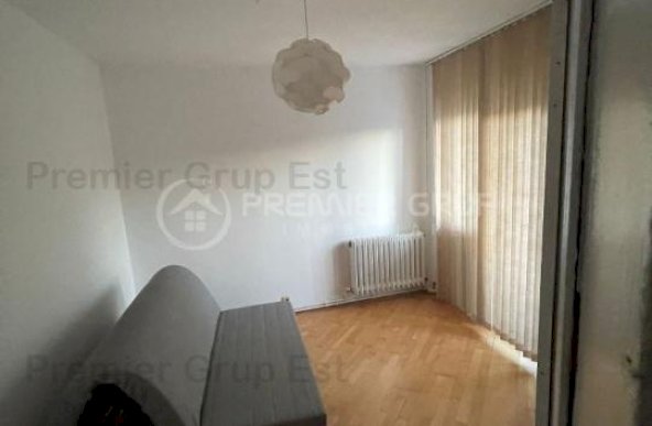 Apartament 3 camere, Nicolina, 70mp