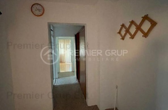 Apartament 3 camere, Nicolina, 70mp