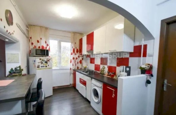 Apartament 3 camere decomandat 66mp | Podu Roș