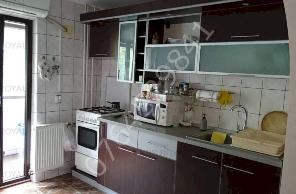 Inchiriez apartament 2 camere zona Vitan-Dristor,Str. Racari,la 10 minute metrou Mihai Bravu,renovat