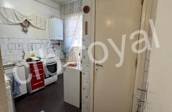 Vand apartament 3 camere,3 terase,2 bai,parc Cismigiu,cu intrare chiar din parc,Str. Brezoianu