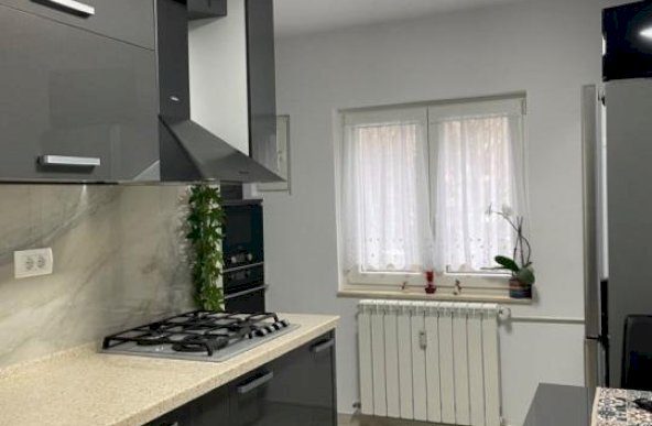 Vand apartament 2 camere,zona rond Alba Iulia-Decebal,Str. Caloian Județul