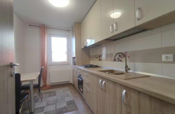 Inchiriem apartament 2 camere foarte bine intretinut zona Coresi