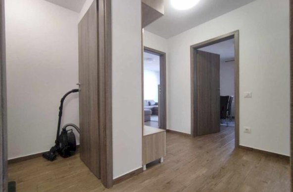 Inchiriem apartament 2 camere foarte bine intretinut zona Coresi