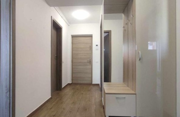 Inchiriem apartament 2 camere foarte bine intretinut zona Coresi